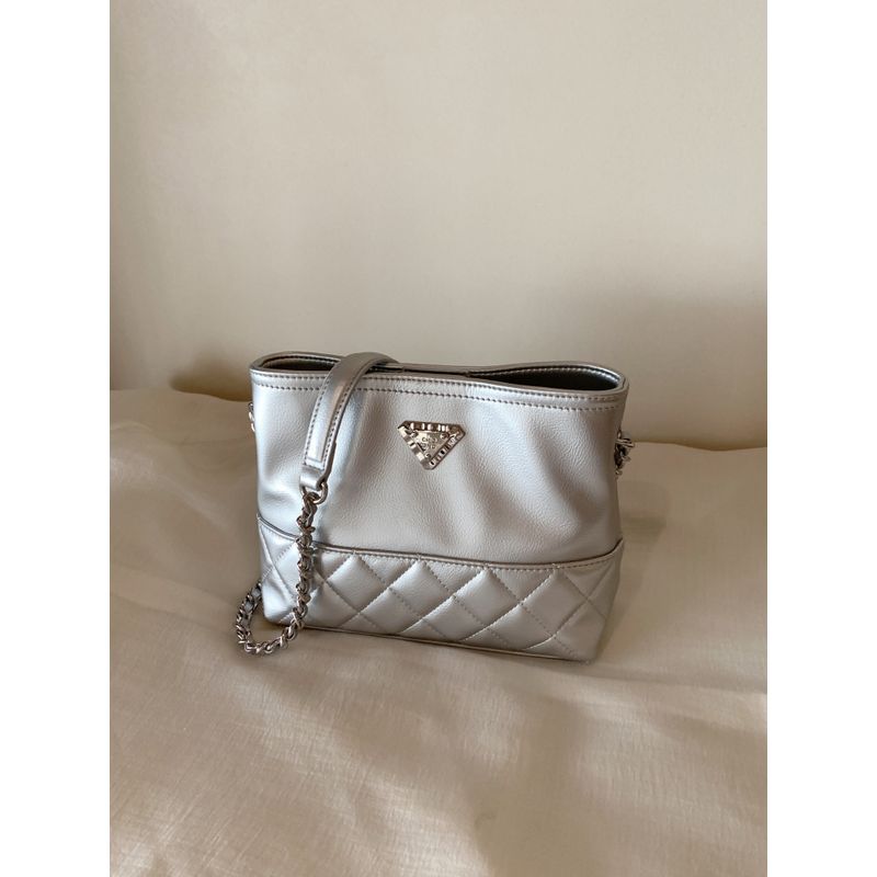 South Style Chio2nd Streamer Galaxy Tote Bag Women s Summer Diamond Small Bag Silver Chain Shoulder Messenger Bag
South Style Chio2nd Streamer Galaxy Tote Bag Women s Summer Diamond Small Bag Silver Chain Shoulder Messenger Bag