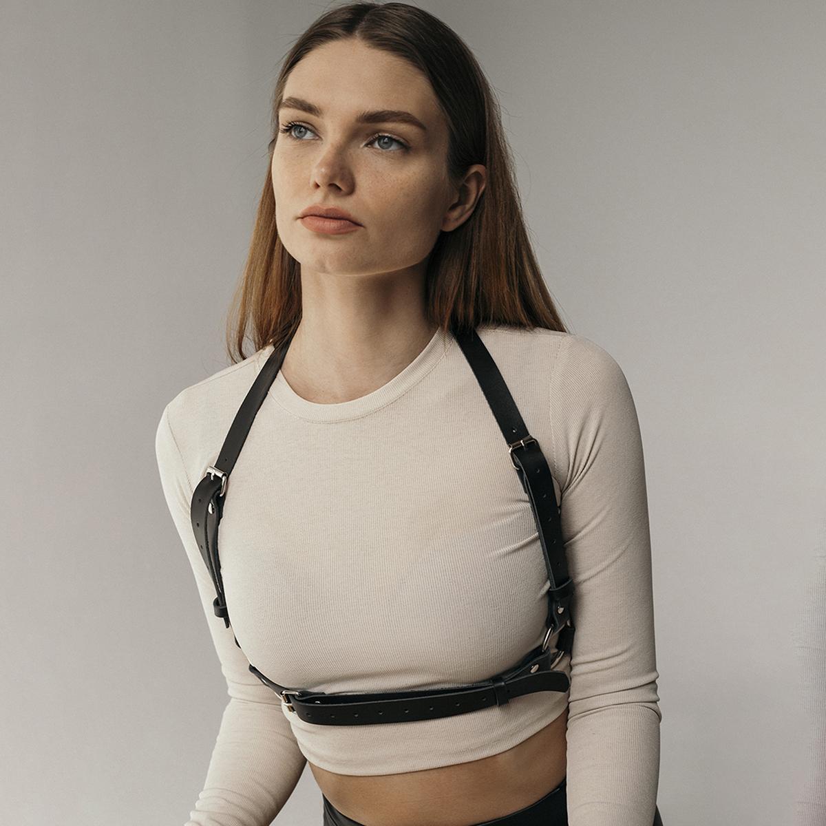 Fashion Wide Leather Waist Belt For Women Punk Gothic Body Bondage Chest Harness Belt Harajuku Suspenders Clothing Accessories Adjustable
Fashion Wide Leather Waist Belt For Women Punk Gothic Body Bondage Chest Harness Belt Harajuku Suspenders Clothing Accessories Adjustable