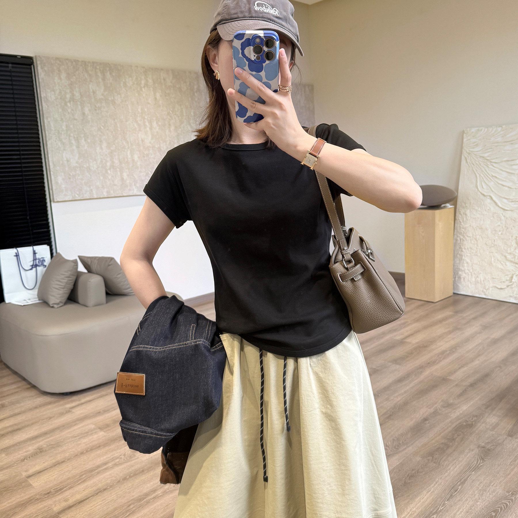 Double Layer Curve Hem T-Shirt: Flaw-Hiding Stylish Design, Ammonia Cotton, Short/Long Sleeve Options, H031013 Medium
Double Layer Curve Hem T-Shirt: Flaw-Hiding Stylish Design, Ammonia Cotton, Short/Long Sleeve Options, H031013 Medium