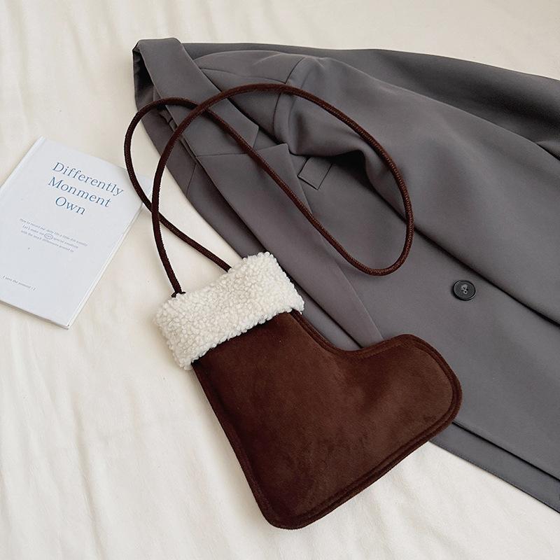 Winter new women s bag fashion personality peculiar boot bag cute little furball women s shoulder bag
Winter new women s bag fashion personality peculiar boot bag cute little furball women s shoulder bag
