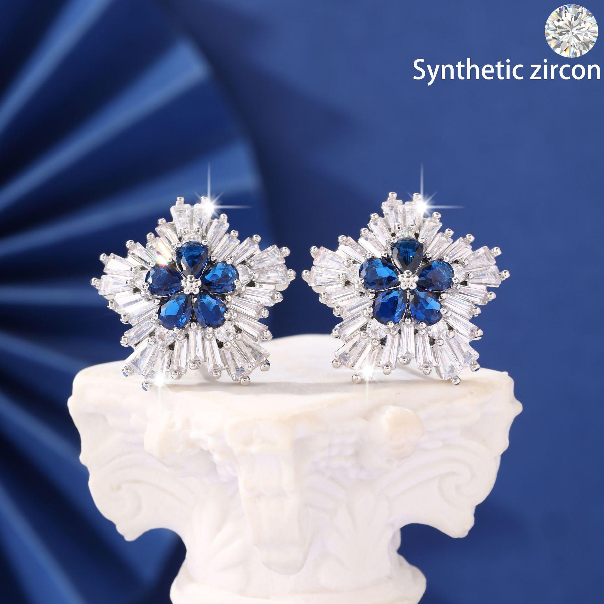 European & American Style Snowflake Zircon Stud Earrings for Women - Christmas Jewelry Gift
European & American Style Snowflake Zircon Stud Earrings for Women - Christmas Jewelry Gift
