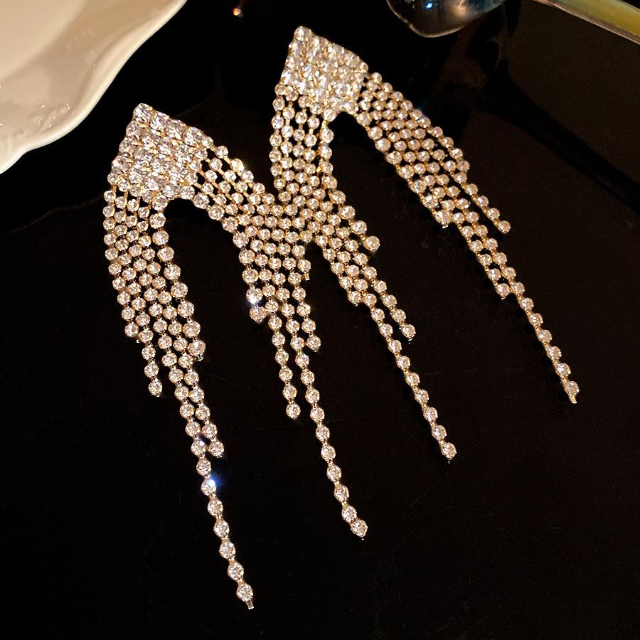 Silver needle diamond rhombus pendant earrings exquisite fashion stud earrings light luxury high-end earrings design sense niche
Silver needle diamond rhombus pendant earrings exquisite fashion stud earrings light luxury high-end earrings design sense niche