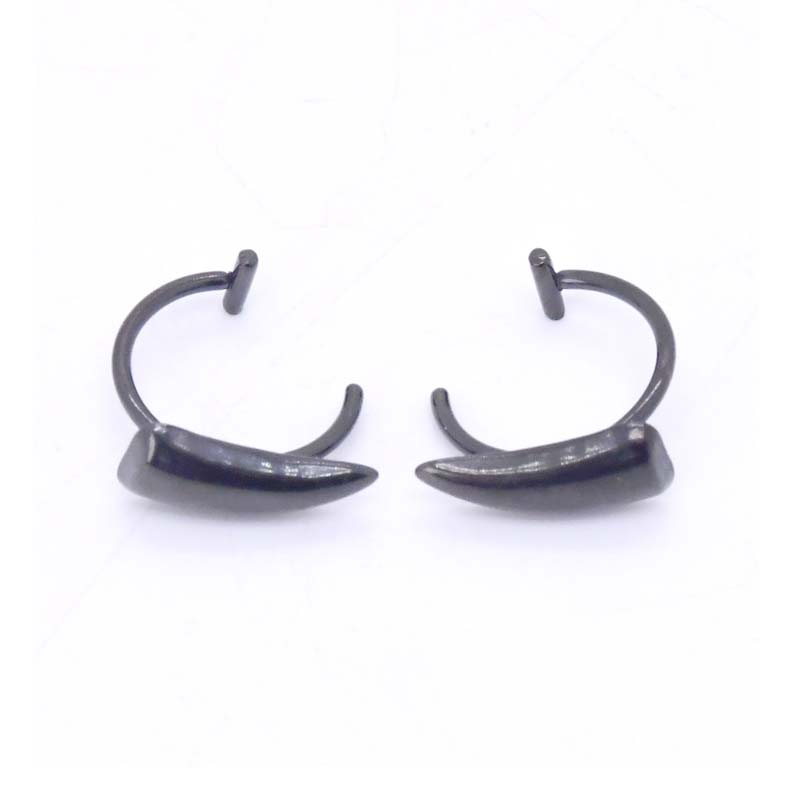 Stainless Steel Gothic Sharp Teeth Lip Clip for Women Men Punk Non Piercing Fake Body Piercing Halloween Jewelry Accessories
Stainless Steel Gothic Sharp Teeth Lip Clip for Women Men Punk Non Piercing Fake Body Piercing Halloween Jewelry Accessories