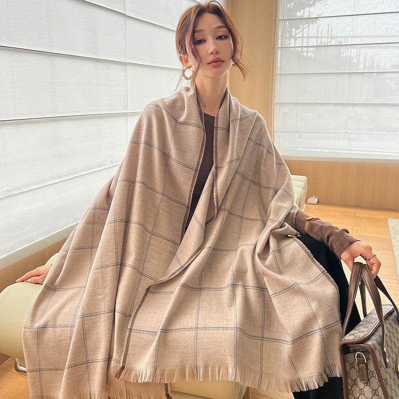 Commuting Fashion Minimalist Plaid Wool Scarf Women s Autumn and Winter New Warm Scarf Versatile Simple High End Shawl 65*190cm
Commuting Fashion Minimalist Plaid Wool Scarf Women s Autumn and Winter New Warm Scarf Versatile Simple High End Shawl 65*190cm