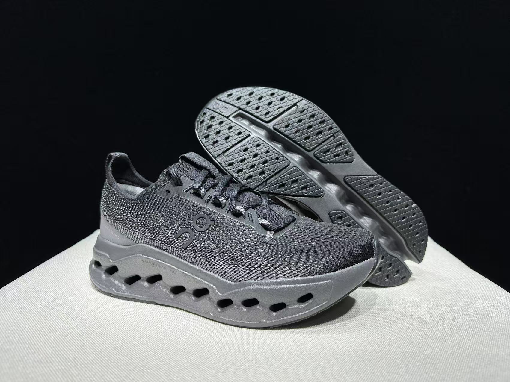 On Cloudsurfer Max Comfortable Soft Shock Absorbing Breathable Lightweight Running Sneakers 46 чорний
On Cloudsurfer Max Comfortable Soft Shock Absorbing Breathable Lightweight Running Sneakers 46 чорний