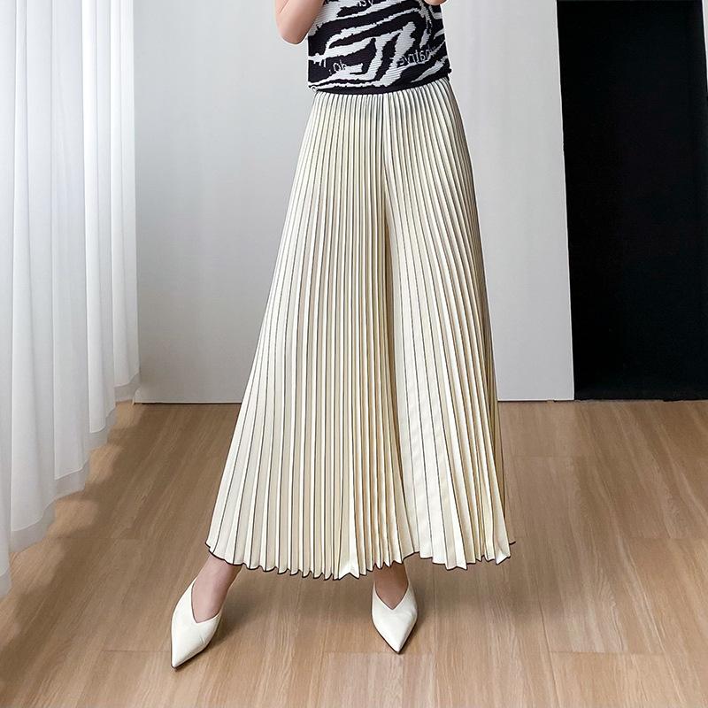 Comfortable Casual Loose Wide Leg Skirt Pants for Women Summer Pleated Design with A Hanging Feel One Size
Comfortable Casual Loose Wide Leg Skirt Pants for Women Summer Pleated Design with A Hanging Feel One Size