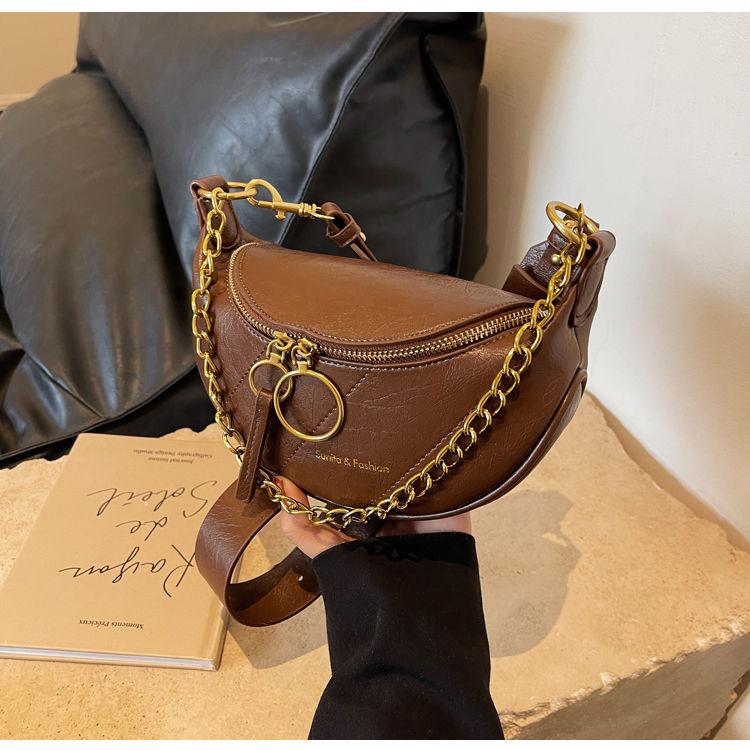 Versatile saddle bag women s new autumn and winter foreign style super fire messenger breast bag fashion chain shoulder bag коричневий
Versatile saddle bag women s new autumn and winter foreign style super fire messenger breast bag fashion chain shoulder bag коричневий