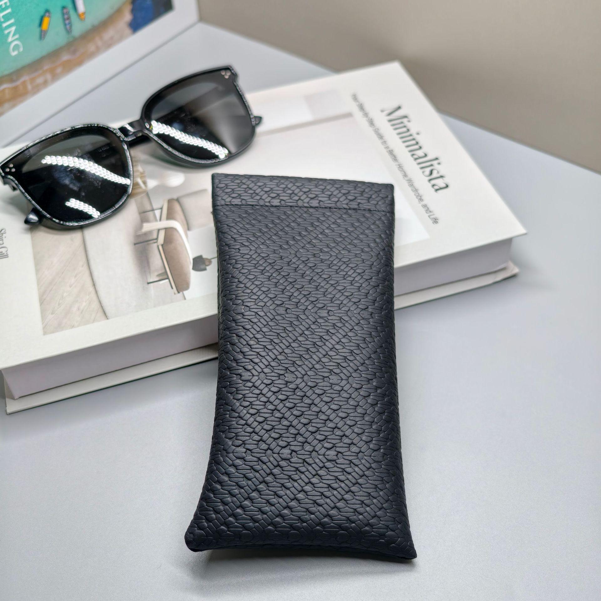 Mini Portable Waterproof Leather Storage Pouch for Earphones & Cables чорний
Mini Portable Waterproof Leather Storage Pouch for Earphones & Cables чорний