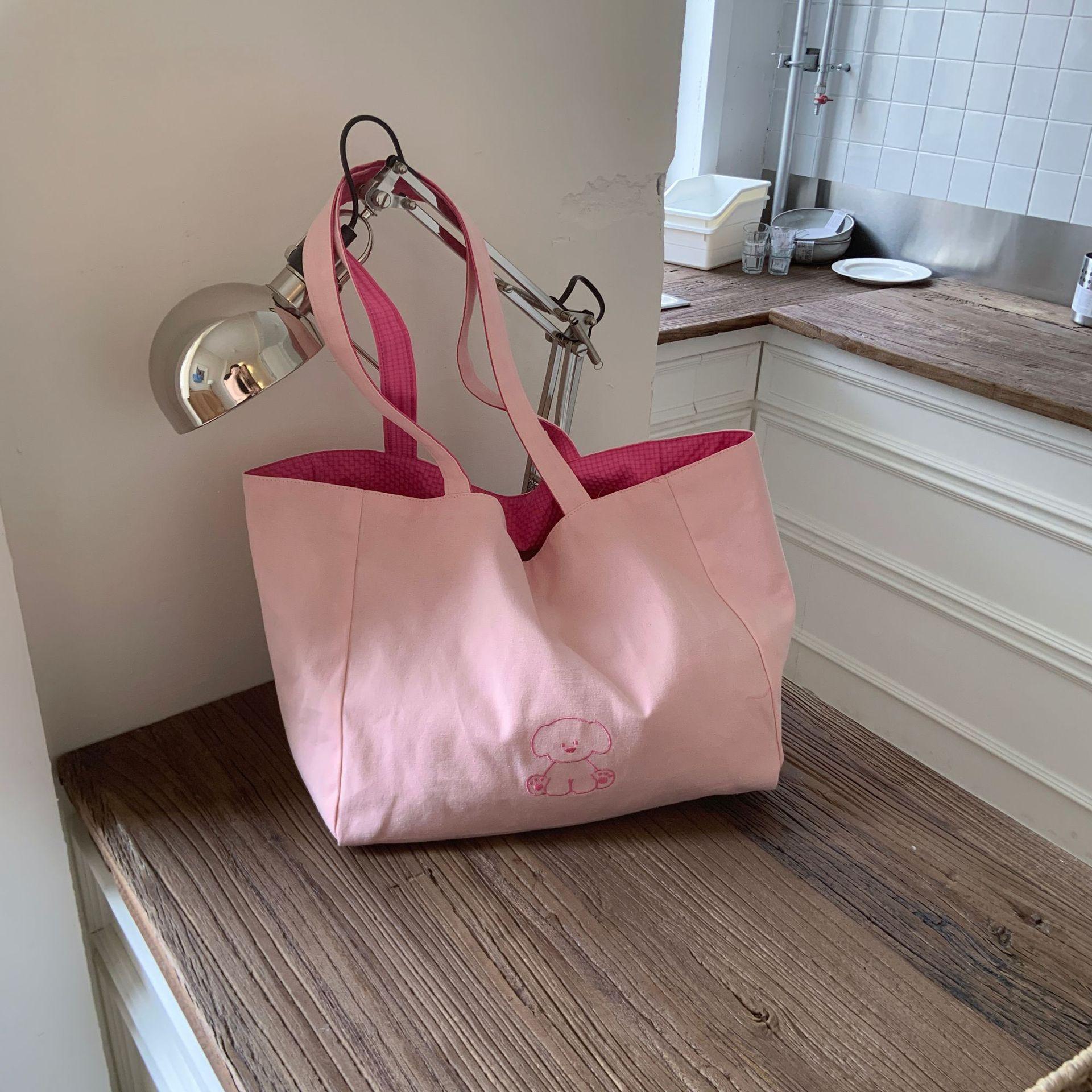 Tote bag women s 2025 summer cloth bag large-capacity shoulder bag embroidered letters double-sided lazy cloth bag
Tote bag women s 2025 summer cloth bag large-capacity shoulder bag embroidered letters double-sided lazy cloth bag