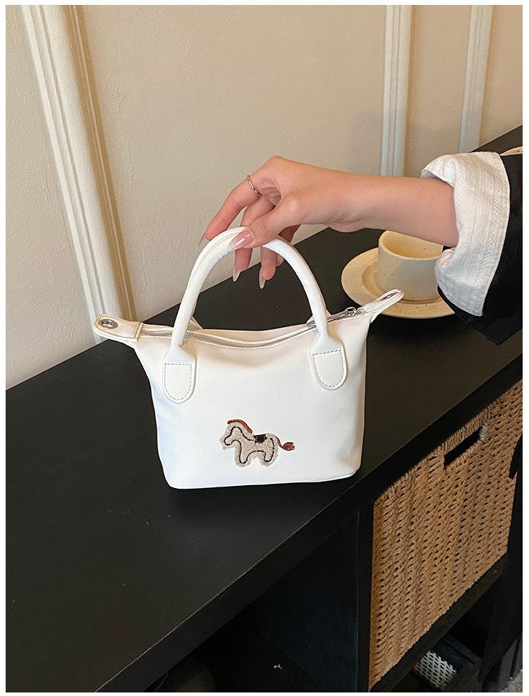 2026 New Cute Carto Embroidered Persalized Crossbody Bag For Office Workers, Commuting Shoulder
2026 New Cute Carto Embroidered Persalized Crossbody Bag For Office Workers, Commuting Shoulder