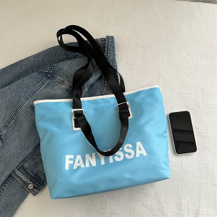 Chic And Modern Large Shoulder Bag In Soft Fabric For Everyday Use And Travel синій
Chic And Modern Large Shoulder Bag In Soft Fabric For Everyday Use And Travel синій