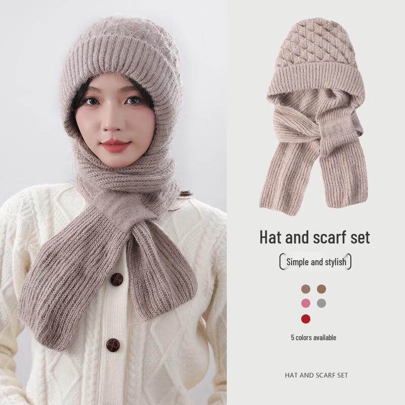 Зимний комплект из вязаной шапки и шарфа One Size
Зимний комплект из вязаной шапки и шарфа One Size