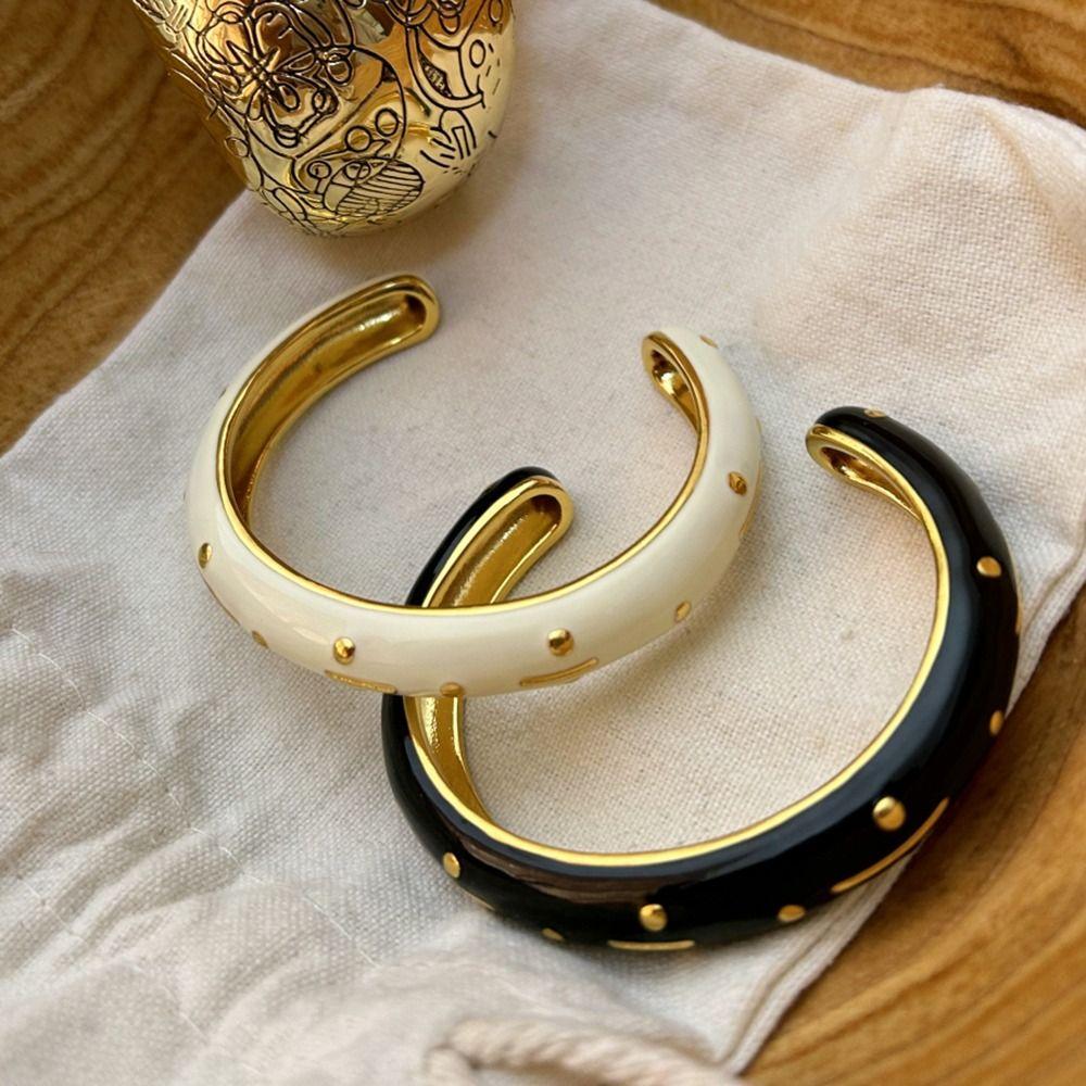 Classic Retro Opening Bangle French Style Women s Hand Bracelet Woman Cuff Bracelet Girls білий
Classic Retro Opening Bangle French Style Women s Hand Bracelet Woman Cuff Bracelet Girls білий