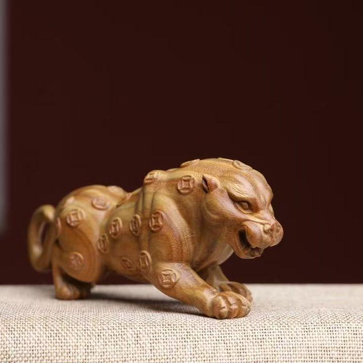 Leopard Animal Wood Carving: Blood & Green Sandalwood Ornament for Home or Office Decor, Perfect as a Wooden Handicraft Gift. Zambia Blood Sandalwood 13*5.3*4.1
Leopard Animal Wood Carving: Blood & Green Sandalwood Ornament for Home or Office Decor, Perfect as a Wooden Handicraft Gift. Zambia Blood Sandalwood 13*5.3*4.1