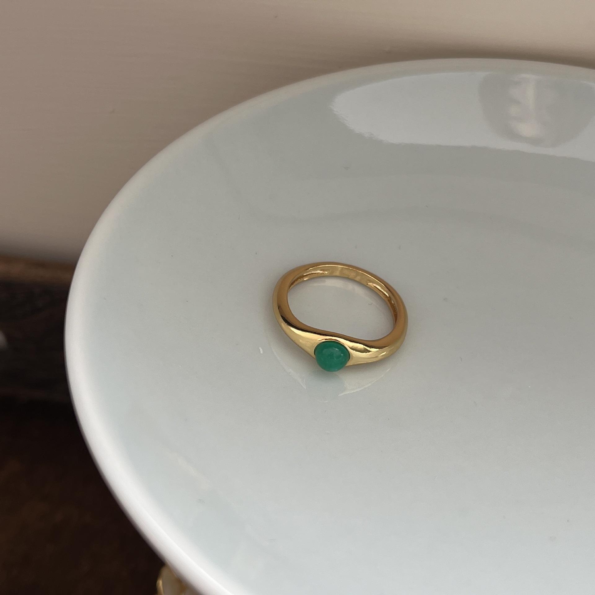 Retro Gemstone Ring Cold Fashion Light Luxury Niche Design Advanced Sense, Opening Adjustable Index Finger Ring Versatile
Retro Gemstone Ring Cold Fashion Light Luxury Niche Design Advanced Sense, Opening Adjustable Index Finger Ring Versatile