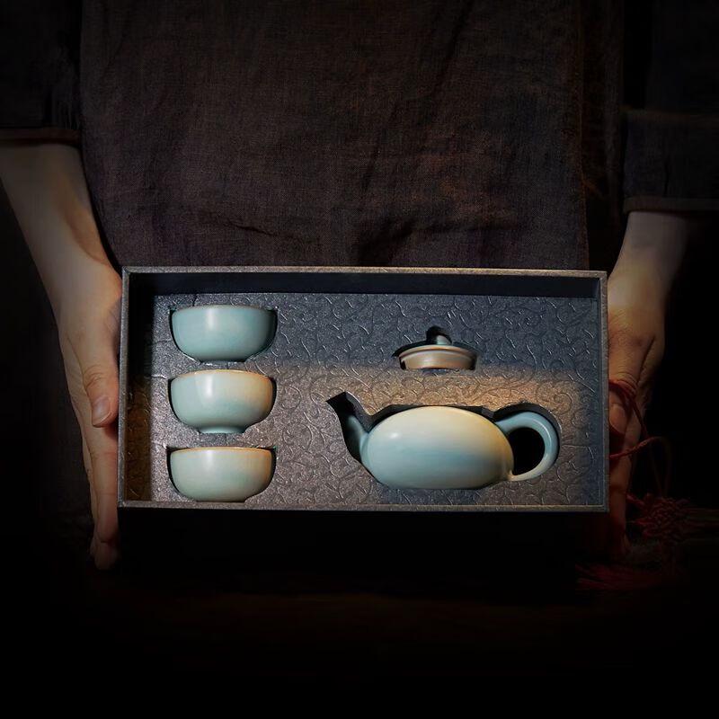 Qianyu Ru Ware Ice Crackle Glaze Gongfu Tea Set
Qianyu Ru Ware Ice Crackle Glaze Gongfu Tea Set