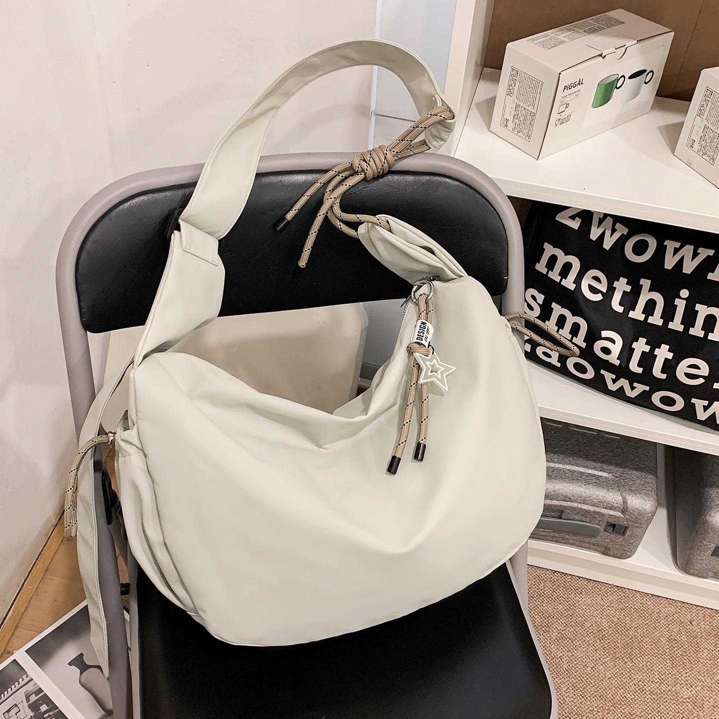 2026New style strap dumpling bag, fashiable trendy crossbody bag for female college students, outdoor sports shoulder bag for білий
2026New style strap dumpling bag, fashiable trendy crossbody bag for female college students, outdoor sports shoulder bag for білий