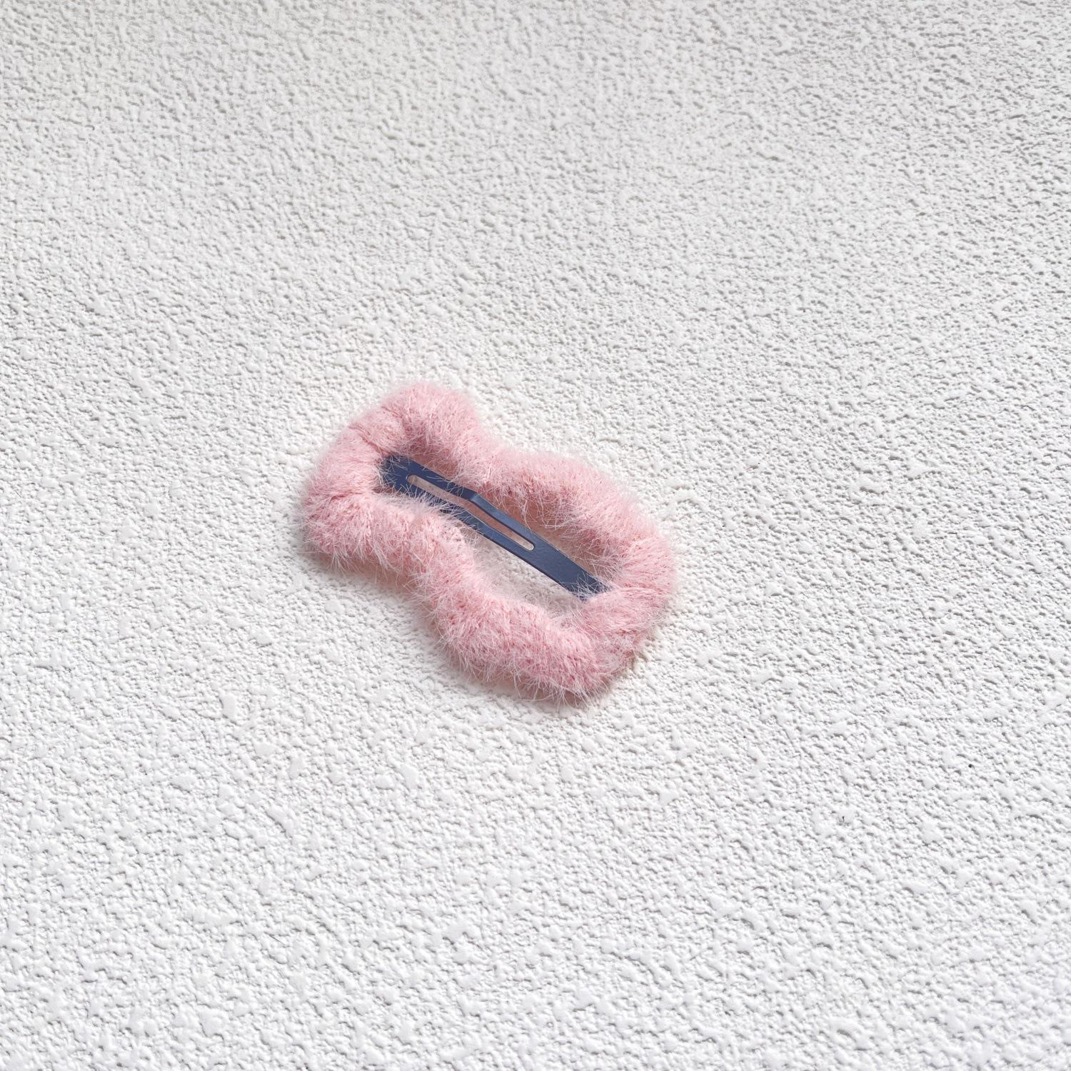 Плюшева заколка для волосся Осінь/Зима для жінок: Мила, проста заколка-крабик для чубчика та боків
Плюшева заколка для волосся Осінь/Зима для жінок: Мила, проста заколка-крабик для чубчика та боків