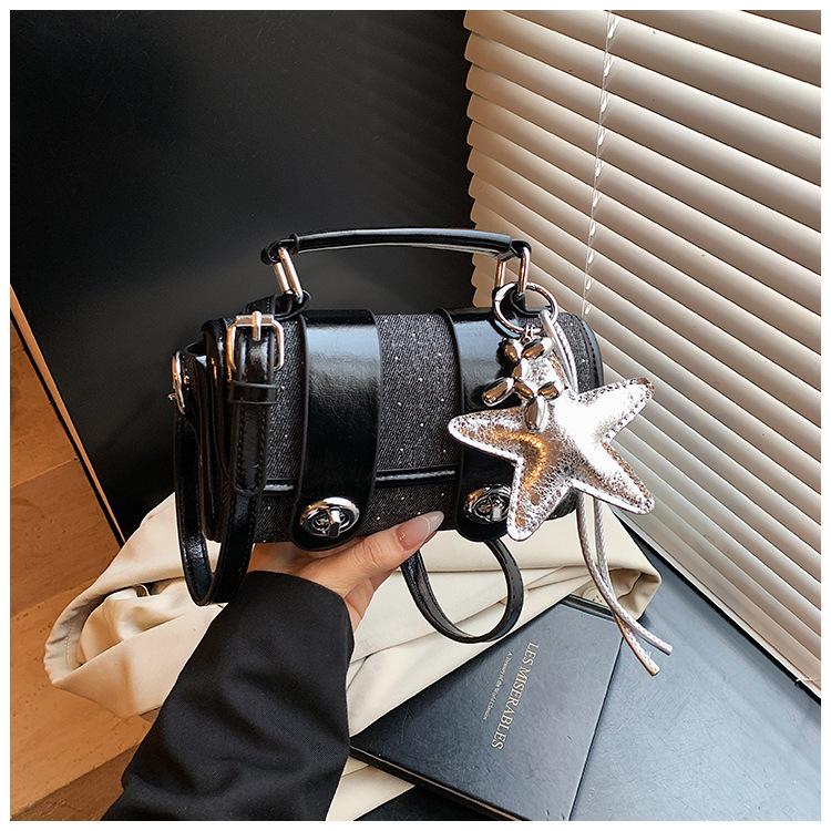 Small bag women s summer versatile new fashion messenger bag portable pillow bag
Small bag women s summer versatile new fashion messenger bag portable pillow bag