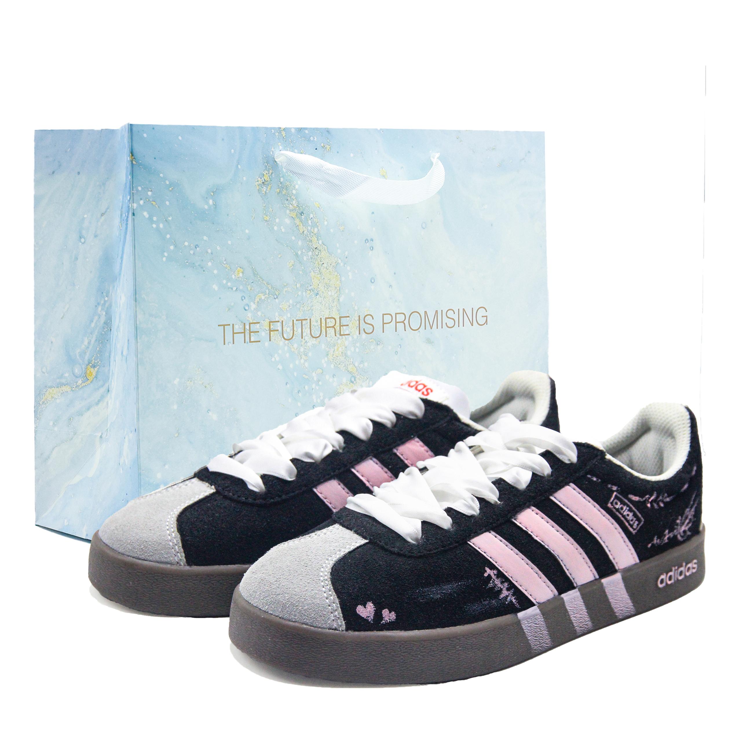 Adidas VL COURT 2.0 Slip Resistant Abrasion Resistant Low top German Army Trainers Unisex Black Pink HQ1802(Team907-S) 35
Adidas VL COURT 2.0 Slip Resistant Abrasion Resistant Low top German Army Trainers Unisex Black Pink HQ1802(Team907-S) 35