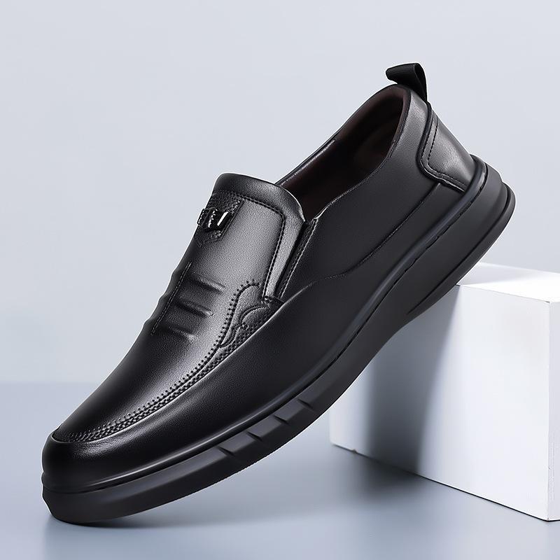 Leather shoes men s autumn new business casual shoes one-pedal driving shoes soft sole non-slip middle-aged and elderly father shoes 38 чорний
Leather shoes men s autumn new business casual shoes one-pedal driving shoes soft sole non-slip middle-aged and elderly father shoes 38 чорний