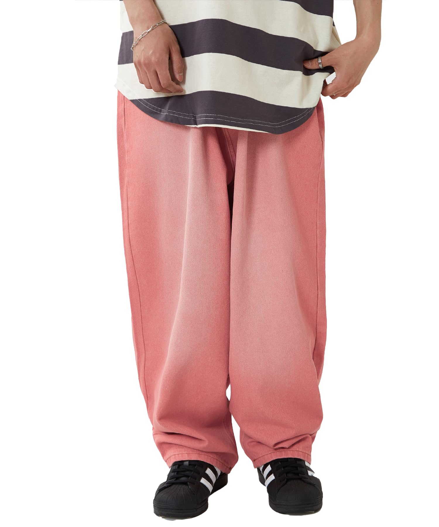 Улучшает мужские розовые джинсы широкого кроя
Улучшает мужские розовые джинсы широкого кроя