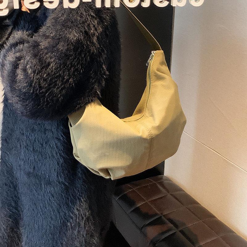 Nylon cloth fashion solid color casual bag dumpling bag 2025 new versatile shoulder messenger bag women s bag чёрный
Nylon cloth fashion solid color casual bag dumpling bag 2025 new versatile shoulder messenger bag women s bag чёрный