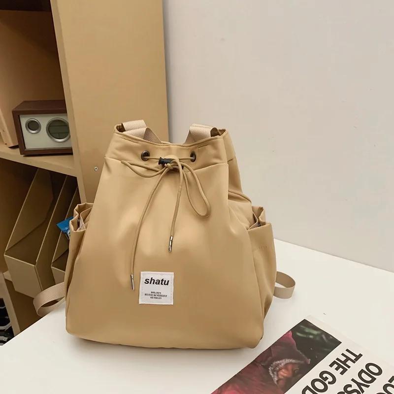 Drawstring Buckle Multi Pocket Curved Shoulder Strap Square Vertical Large Capacity Zipper Outer Bag Solid Color Backpack bolsos
Drawstring Buckle Multi Pocket Curved Shoulder Strap Square Vertical Large Capacity Zipper Outer Bag Solid Color Backpack bolsos