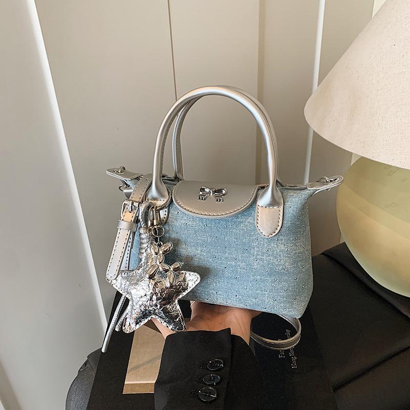 New trendy 2025 summer shoulder bag women s bag simple bag fashion casual bag messenger bag handbag
New trendy 2025 summer shoulder bag women s bag simple bag fashion casual bag messenger bag handbag