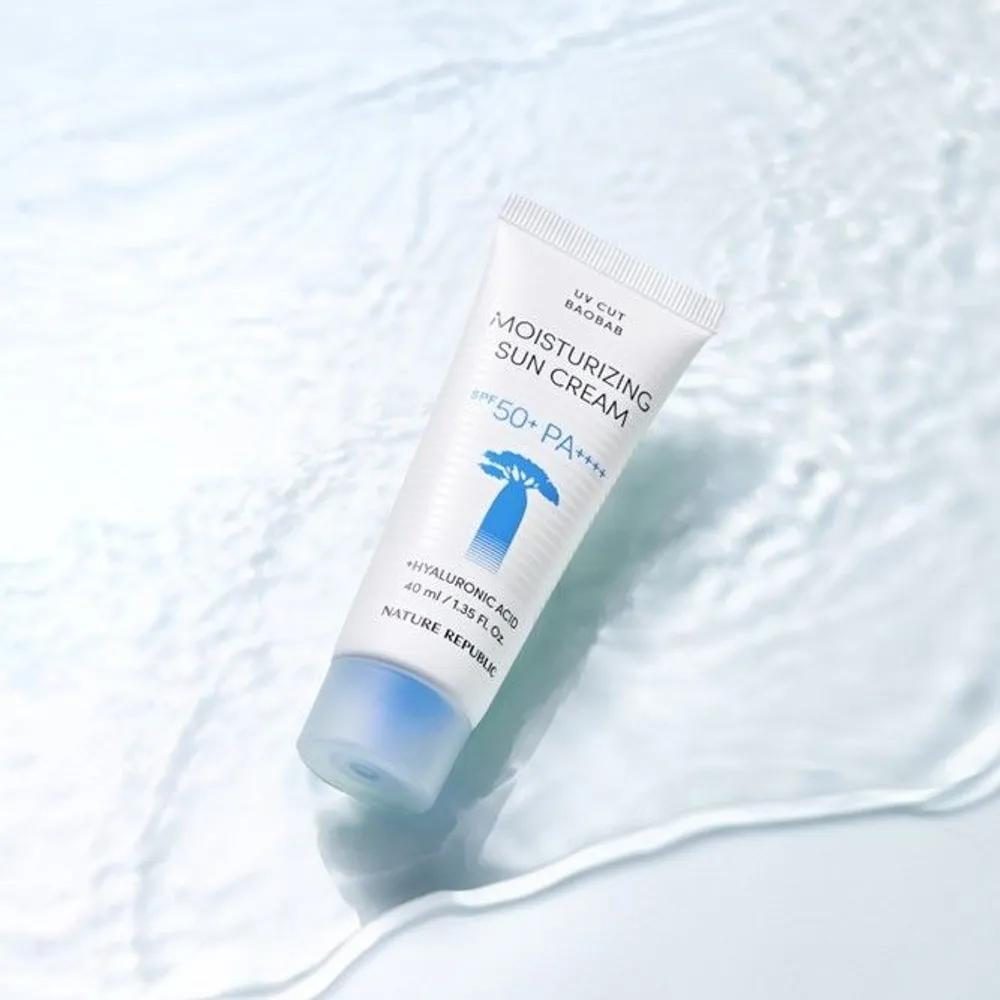 1+1 Nature Republic Солнцезащитный крем без основы UV-Cut с баобабом SPF50+ PA++++ (40мл+40мл)
1+1 Nature Republic Солнцезащитный крем без основы UV-Cut с баобабом SPF50+ PA++++ (40мл+40мл)