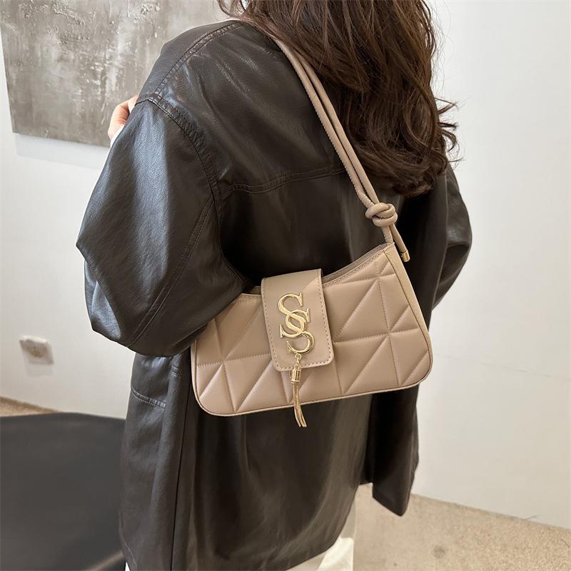 Premium women s shoulder bag autumn and winter new fashion underarm bag popular versatile baguette bag
Premium women s shoulder bag autumn and winter new fashion underarm bag popular versatile baguette bag