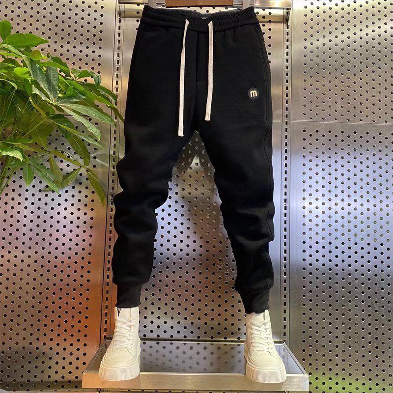 Мужские модные облегающие спортивные штаны с манжетами на осень и зиму M
Мужские модные облегающие спортивные штаны с манжетами на осень и зиму M