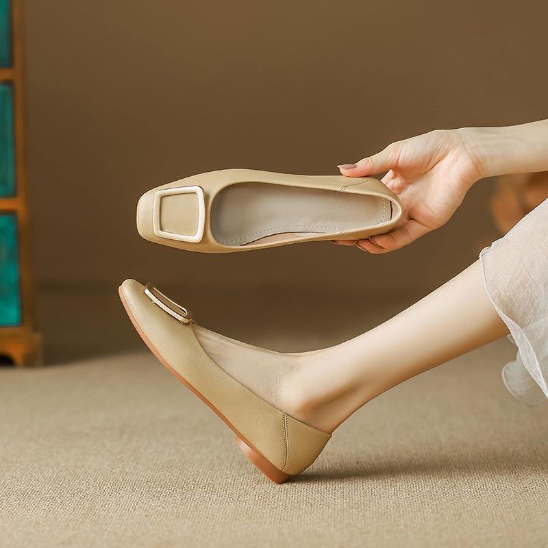 Мягкие кожаные туфли на плоской подошве для женской весны и осени, новые, с квадратным носком, универсальные, с легким вырезом, мягкой подошвой, на одной педали, профессиональные для работы 40 хаки
Мягкие кожаные туфли на плоской подошве для женской весны и осени, новые, с квадратным носком, универсальные, с легким вырезом, мягкой подошвой, на одной педали, профессиональные для работы 40 хаки