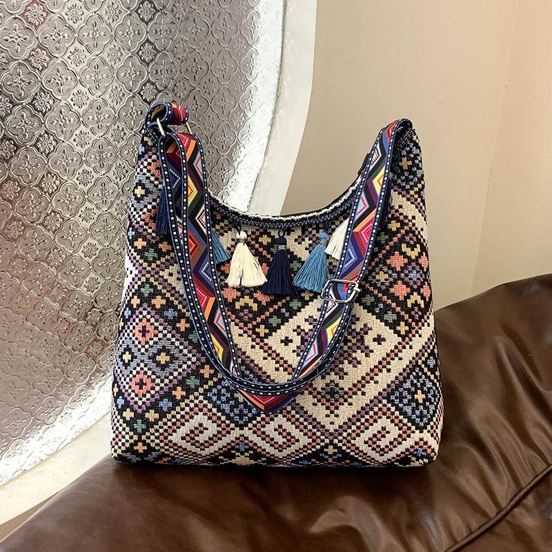 Большая вместительная сумка в этническом стиле для женщин. Новая стильная женская сумка через плечо для поездок на работу и обратно. Универсальная сумка через плечо на одно плечо.
