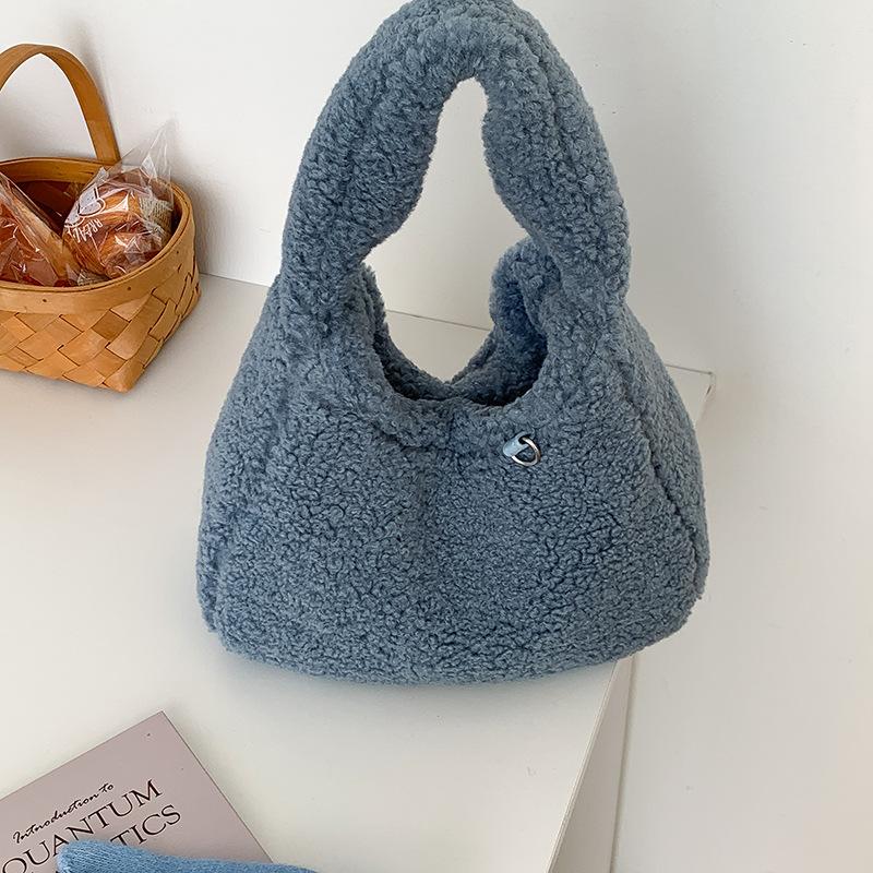 Korean Autumn and Winter Edition Large Capacity Lamb Fleece Handbag for Women s Commuting, Simple and Stylish Teddy Fleece Handbag синій
Korean Autumn and Winter Edition Large Capacity Lamb Fleece Handbag for Women s Commuting, Simple and Stylish Teddy Fleece Handbag синій