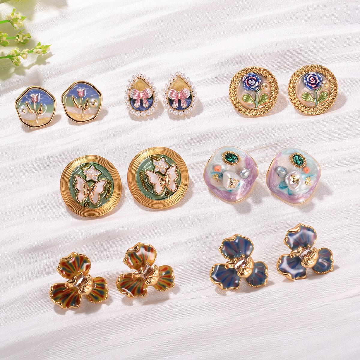 Vintage Baroque Pearl Stud Earrings: Retro Oil Painting & New Chinese Style Women s Jewelry
Vintage Baroque Pearl Stud Earrings: Retro Oil Painting & New Chinese Style Women s Jewelry