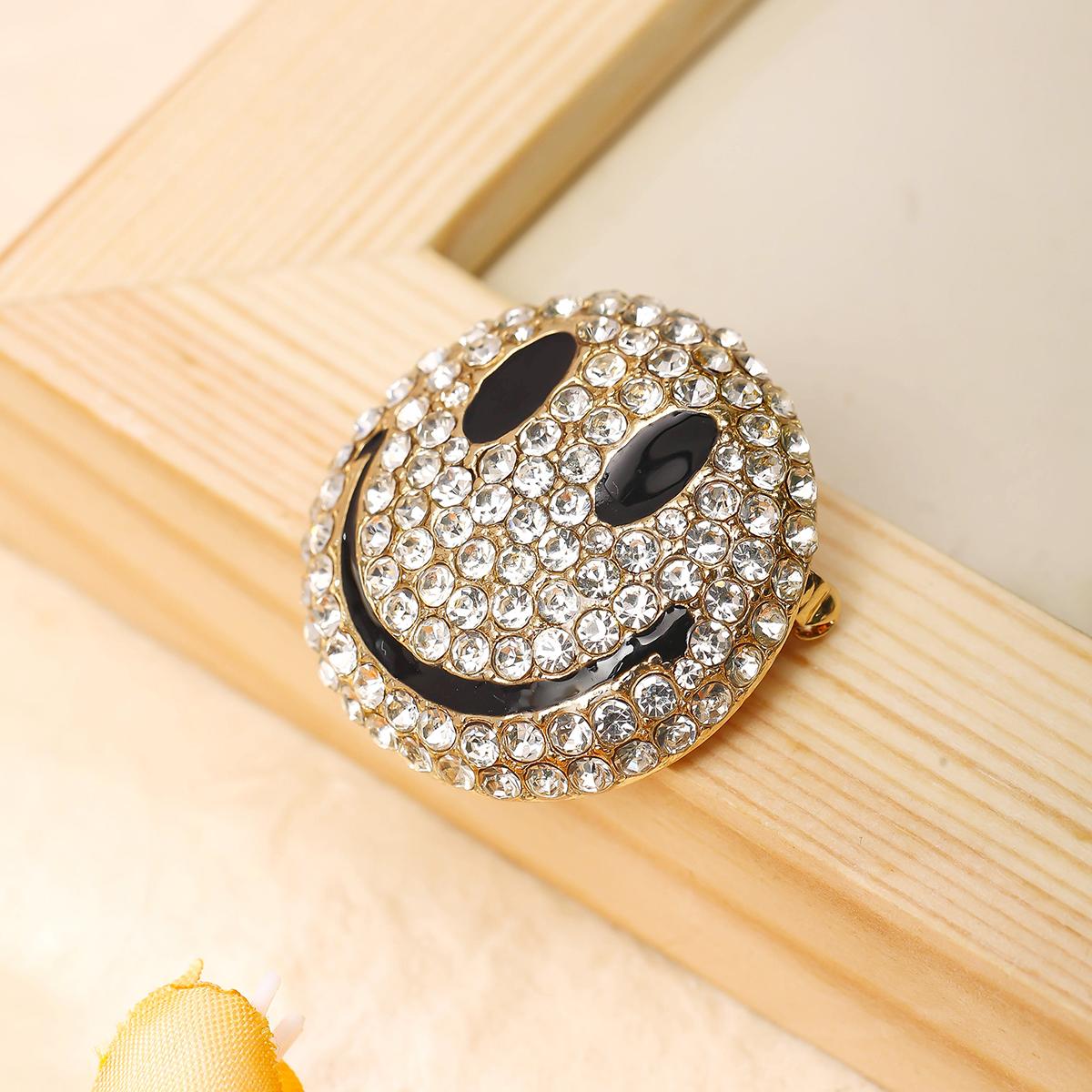 1Pc Smiling Face Brooch Lovely Retro Romantic Sweet Children s Day Clothing Accessories Are Suitable For Women To Wear золотой
1Pc Smiling Face Brooch Lovely Retro Romantic Sweet Children s Day Clothing Accessories Are Suitable For Women To Wear золотой