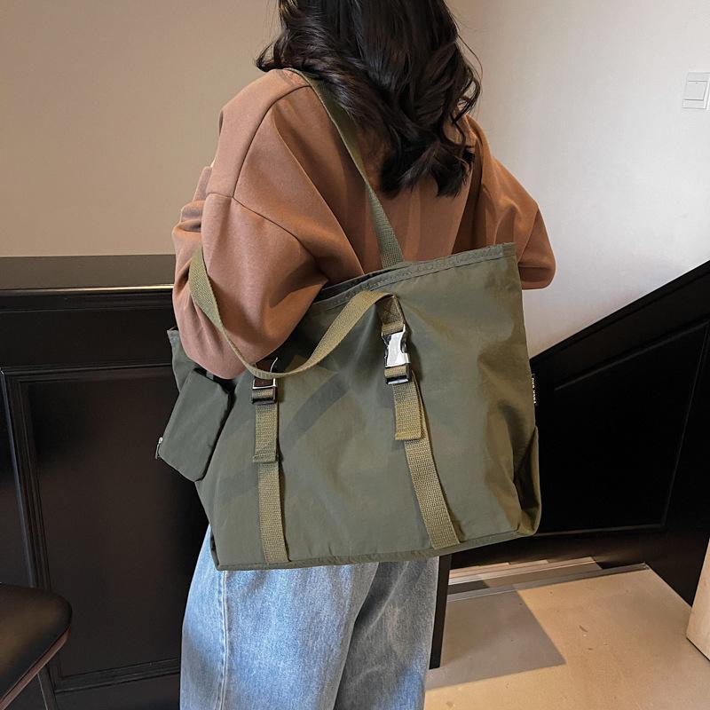 2025 spring new fashion handbag solid color design simple large capacity lazy trendy cool shoulder bag
2025 spring new fashion handbag solid color design simple large capacity lazy trendy cool shoulder bag