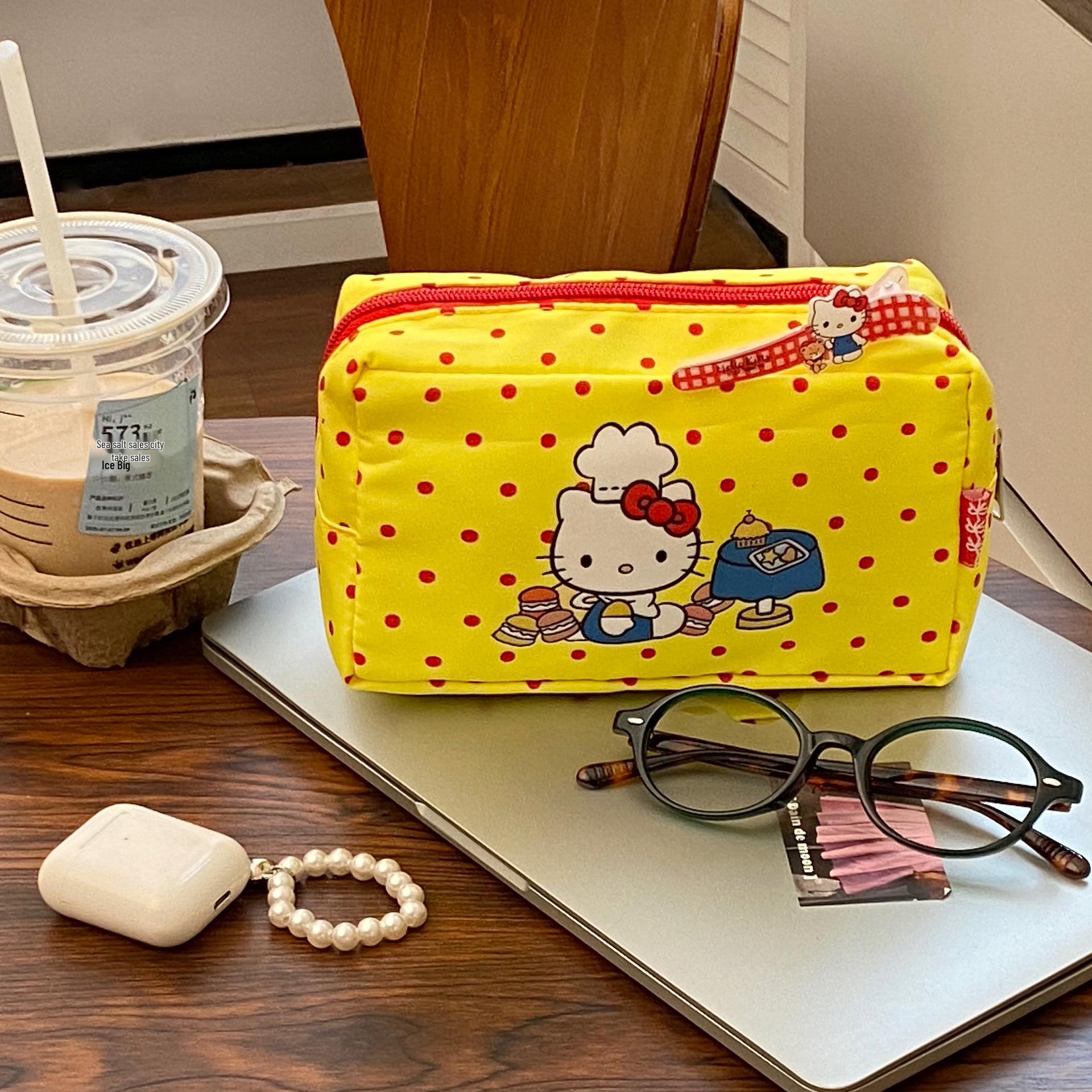 Японская косметичка с кошкой в горошек для макияжа и путешествий - Большая вместимость, портативный женский несессер
Японская косметичка с кошкой в горошек для макияжа и путешествий - Большая вместимость, портативный женский несессер