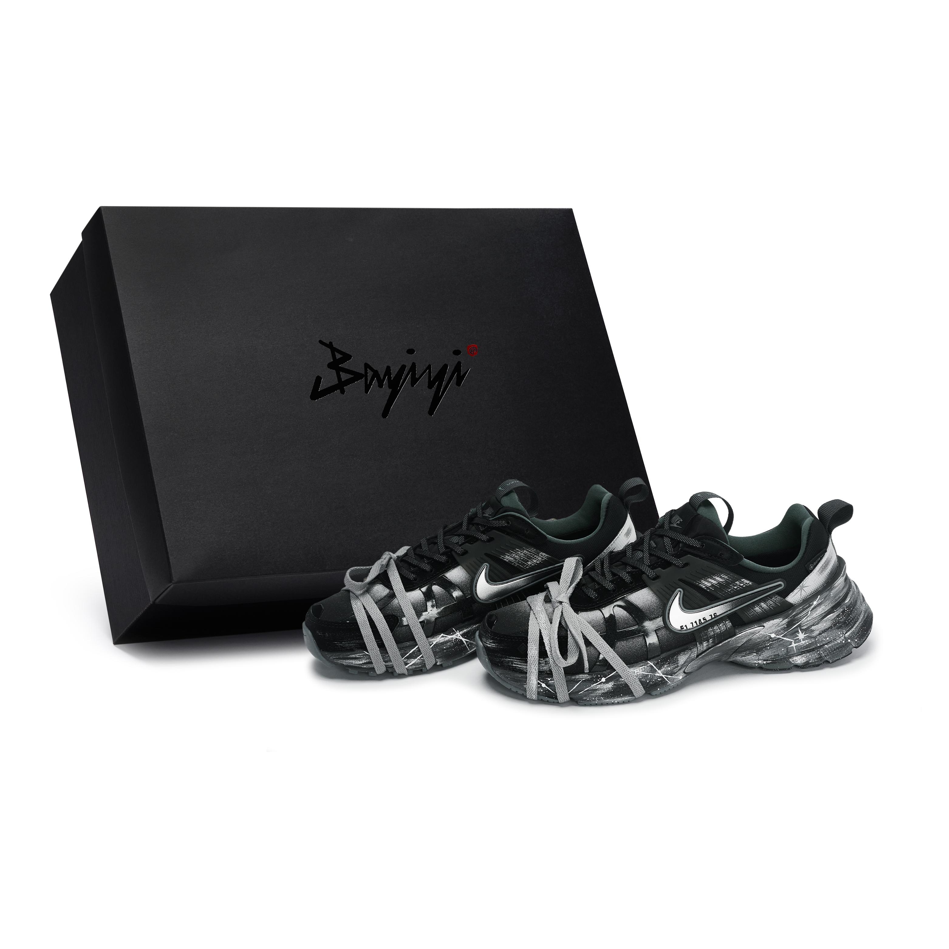 Nike V2K Run Abrasion Resistant Abrasion Resistant Low top Running Shoes Women s Black White Gray FZ2622-001(Team80-S-BOX) 35.5
Nike V2K Run Abrasion Resistant Abrasion Resistant Low top Running Shoes Women s Black White Gray FZ2622-001(Team80-S-BOX) 35.5