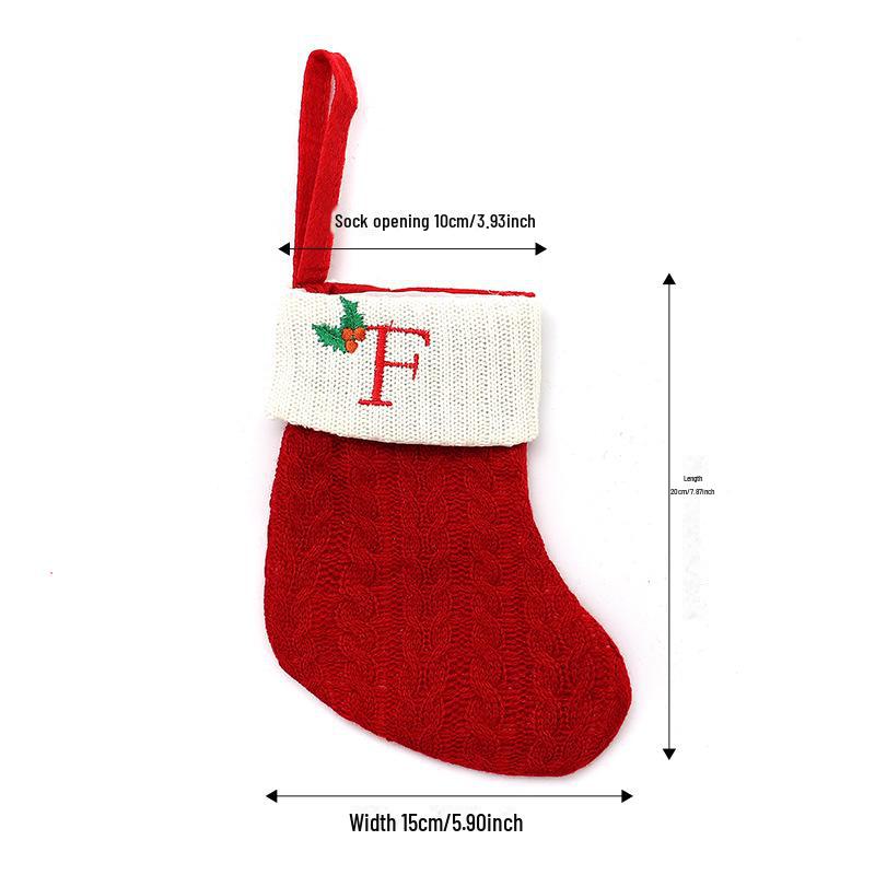 Красные вязаные рождественские чулки с вышитыми буквами для детей
Красные вязаные рождественские чулки с вышитыми буквами для детей