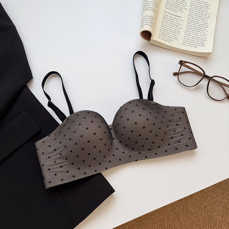 Женский strapless (без бретелей) противоскользящий пуш-ап бандо бюстгальтер, без косточек, стиль бандаж с невидимой спинкой, идеально подходит для маленькой груди и летней одежды. 34 (Fits 34AB, 95-110 lbs) чёрный
Женский strapless (без бретелей) противоскользящий пуш-ап бандо бюстгальтер, без косточек, стиль бандаж с невидимой спинкой, идеально подходит для маленькой груди и летней одежды. 34 (Fits 34AB, 95-110 lbs) чёрный