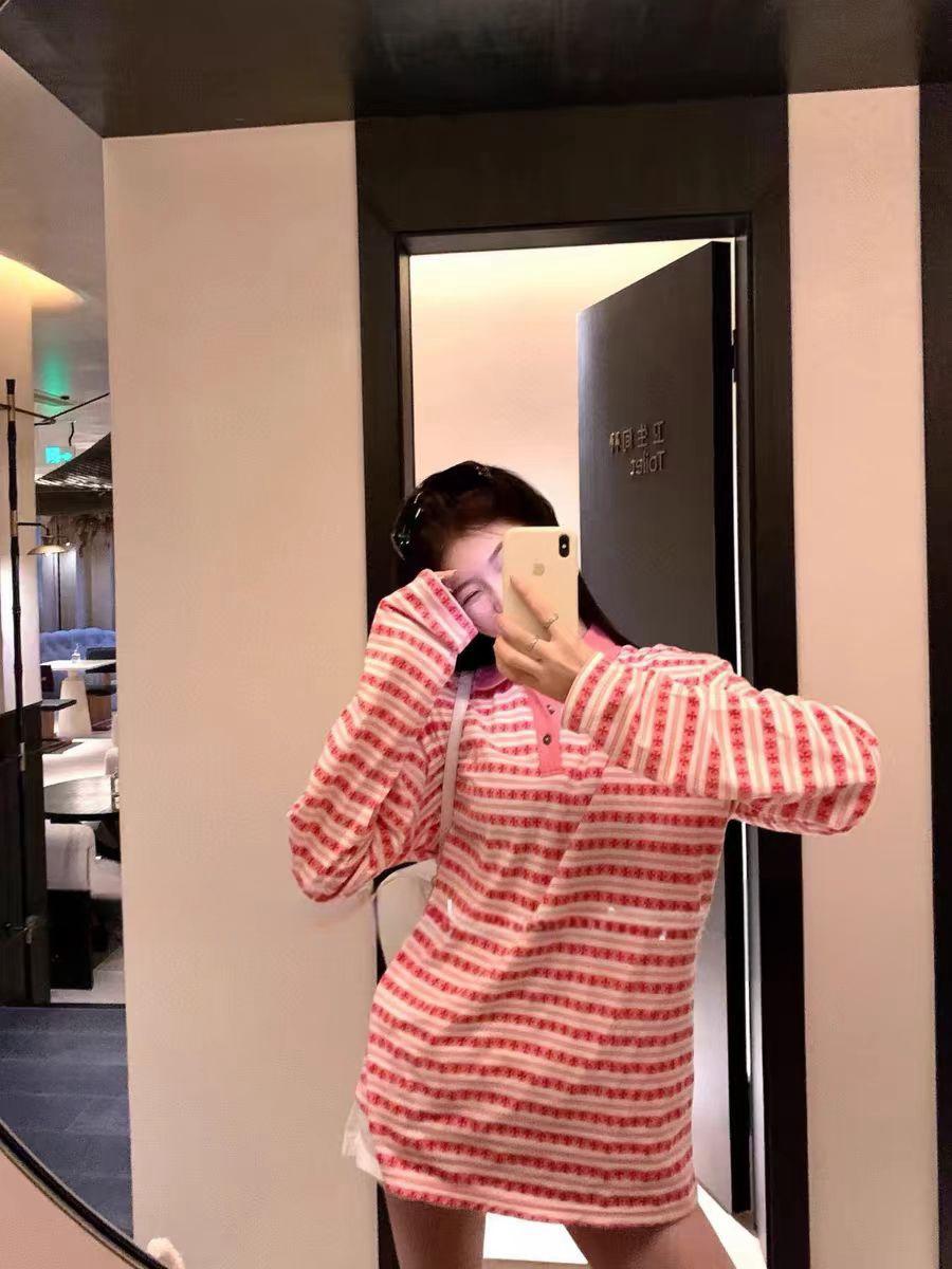 Корейская Высокая Мода Отбеливающая Поло-Рубашка в Полоску Жаккард - Женская с Длинным Рукавом, Свободного Кроя L розовый
Корейская Высокая Мода Отбеливающая Поло-Рубашка в Полоску Жаккард - Женская с Длинным Рукавом, Свободного Кроя L розовый