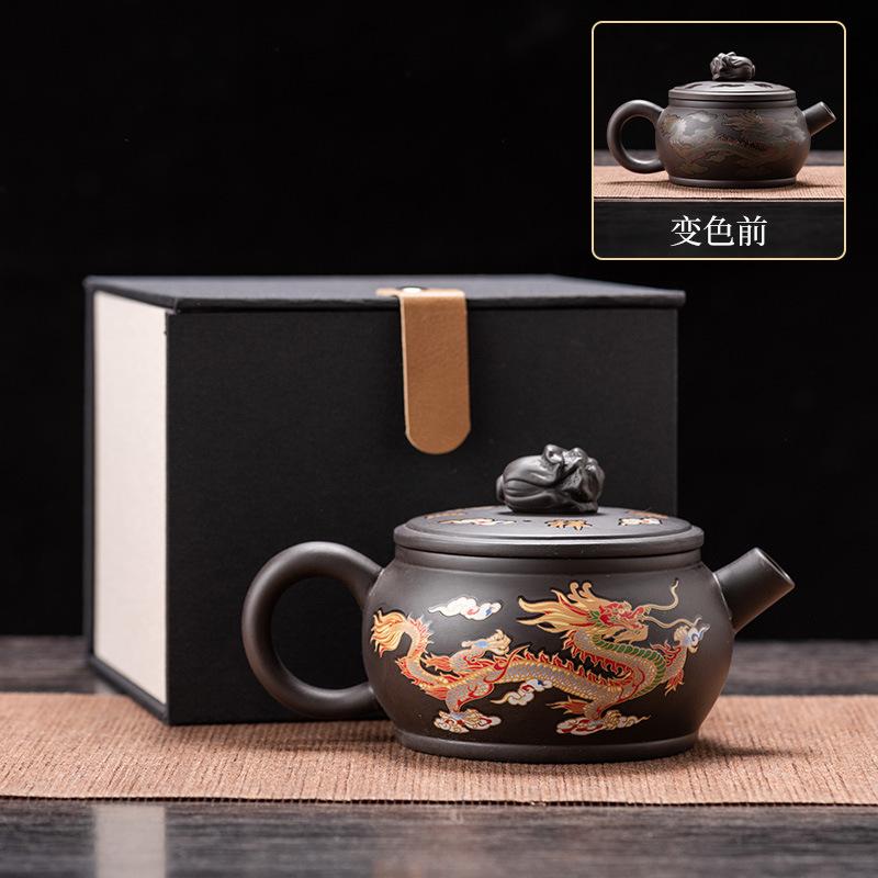 Меняющийся цвет горшок из фиолетовой глины, каменный совок, одиночный горшок Байцай, чайник ручной работы, один горшок, две чашки, подарочная коробка, твердый переплет, сувенир
Меняющийся цвет горшок из фиолетовой глины, каменный совок, одиночный горшок Байцай, чайник ручной работы, один горшок, две чашки, подарочная коробка, твердый переплет, сувенир