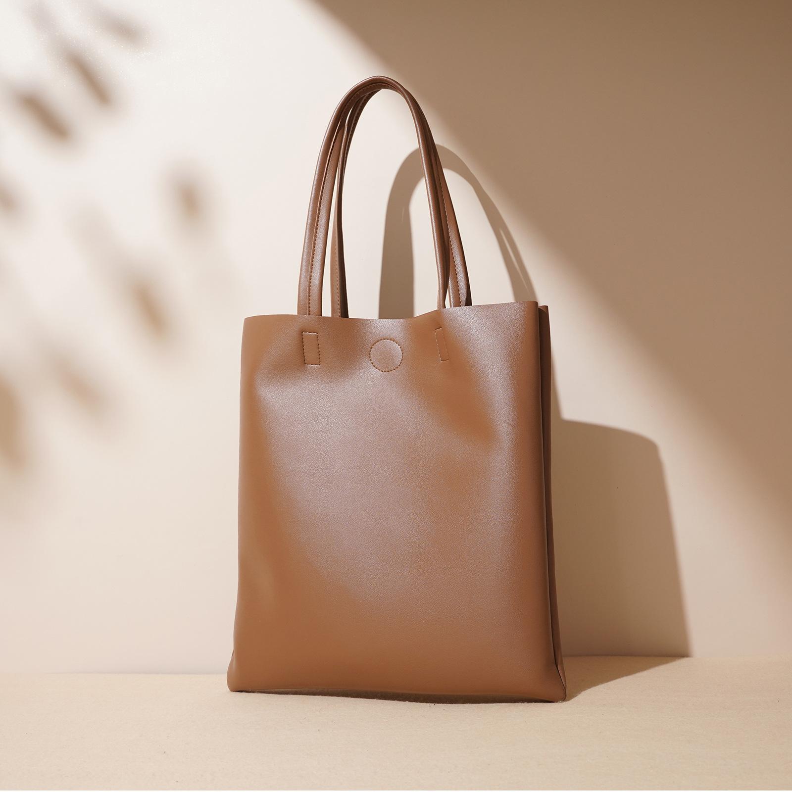 2025 high sense of large tote simple niche design large capacity shoulder bag commuting travel leisure versatile
2025 high sense of large tote simple niche design large capacity shoulder bag commuting travel leisure versatile