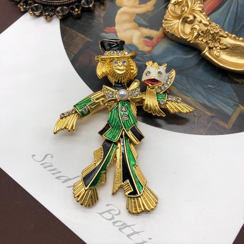 Vintage Women Men Middle Design Scarecrow Enamel Brooches Pins Retro Baroque Palace Unisex Clothing Coat Badges Buckle
Vintage Women Men Middle Design Scarecrow Enamel Brooches Pins Retro Baroque Palace Unisex Clothing Coat Badges Buckle