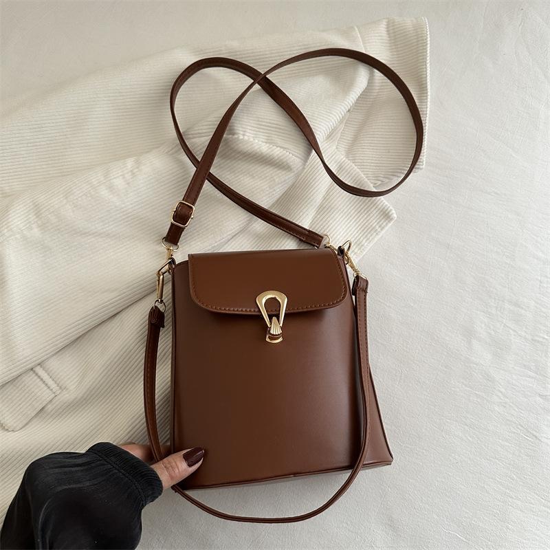 Популярная в этом году маленькая женская сумка весна-лето 2025, новая простая и универсальная наплечная сумка-мессенджер, корейская версия, сумка-ведро коричневый
Популярная в этом году маленькая женская сумка весна-лето 2025, новая простая и универсальная наплечная сумка-мессенджер, корейская версия, сумка-ведро коричневый