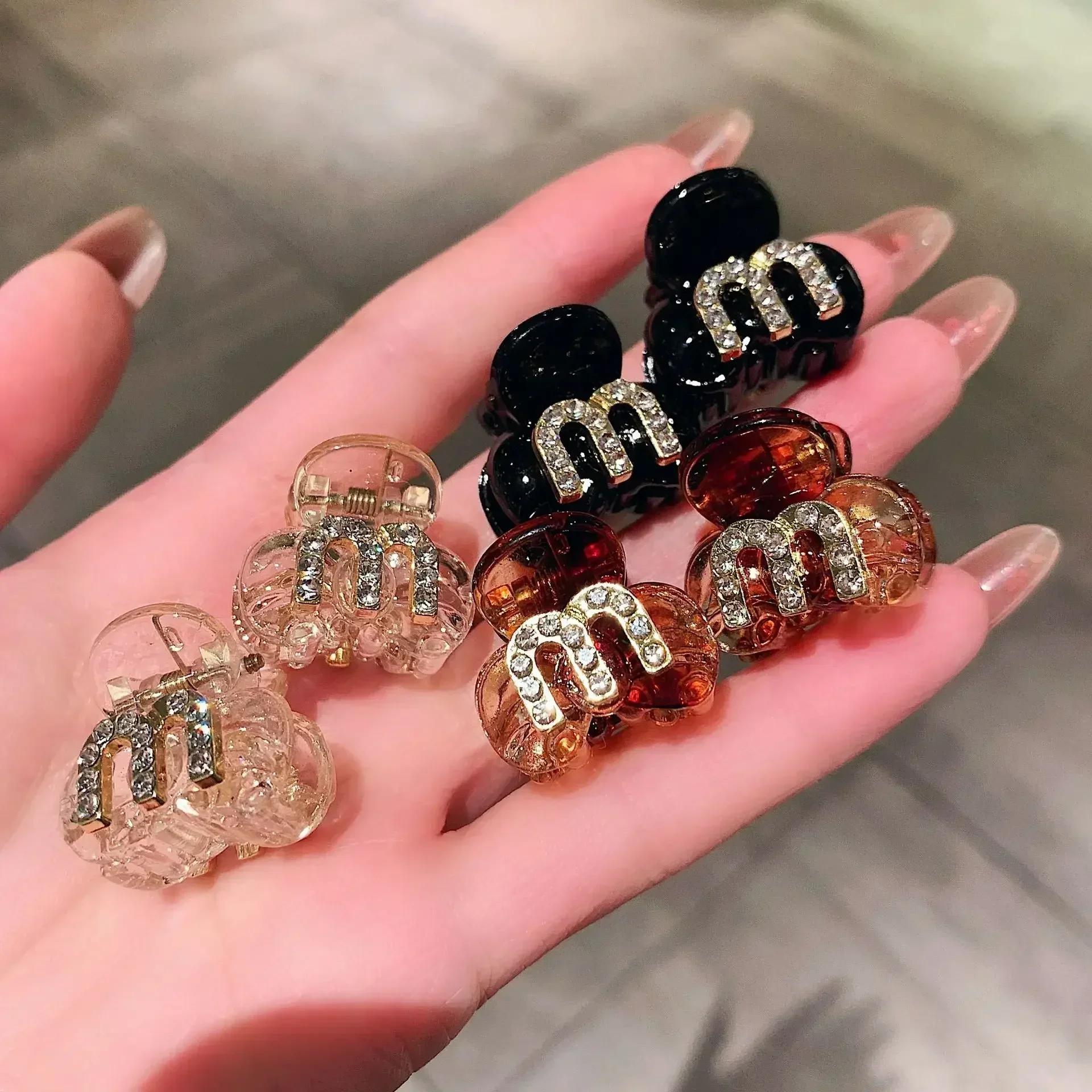 New Acrylic Rhinestone Bangs Side Hair Clip Forehead Clip Shiny Headdress Hair Clip Grab Women Girls Hair Style Accessories 2PCS
New Acrylic Rhinestone Bangs Side Hair Clip Forehead Clip Shiny Headdress Hair Clip Grab Women Girls Hair Style Accessories 2PCS