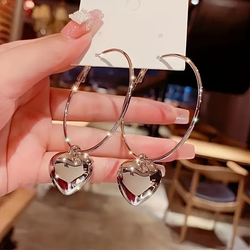1Pair of Sweet and Cool Personalized Creative Peach Heart Pendant C-shaped Large Earrings Women s Earrings
1Pair of Sweet and Cool Personalized Creative Peach Heart Pendant C-shaped Large Earrings Women s Earrings