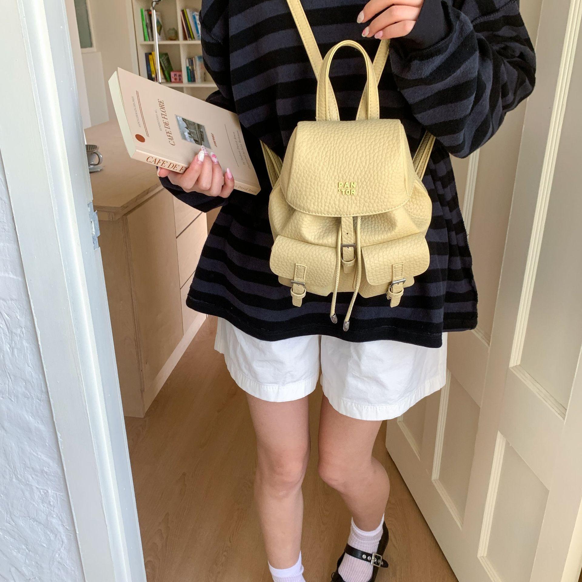 Premium sense versatile backpack 2025 spring and summer new lightweight travel bag niche design bucket bag серебряный
Premium sense versatile backpack 2025 spring and summer new lightweight travel bag niche design bucket bag серебряный